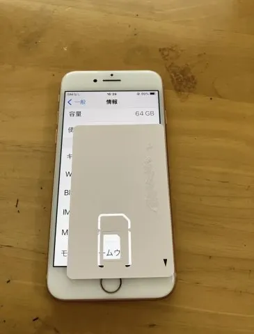 iPhone8 64GB GOLDの画像（2）