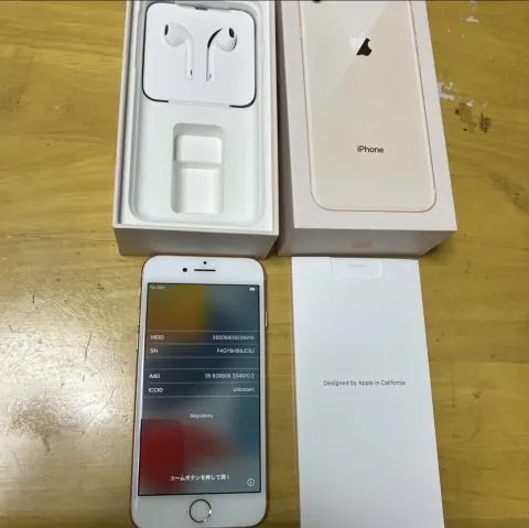 iPhone8 64GB GOLDの画像（4）
