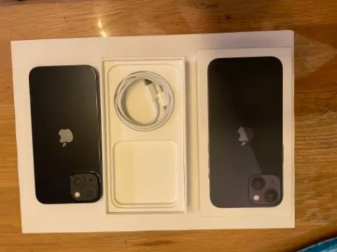 iPhone13 128GB ミッドナイトの画像（1）
