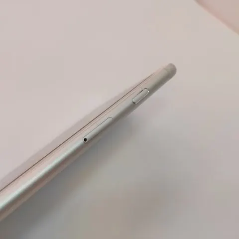 iPhone6s 16GB フレーム歪みの画像（1）