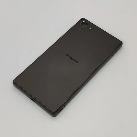 Xperia Z5 Compact SO-02H 背面割れの画像（2）
