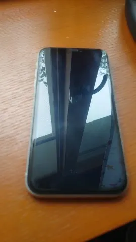 iPhone XR 64GB docomo △の画像（1）
