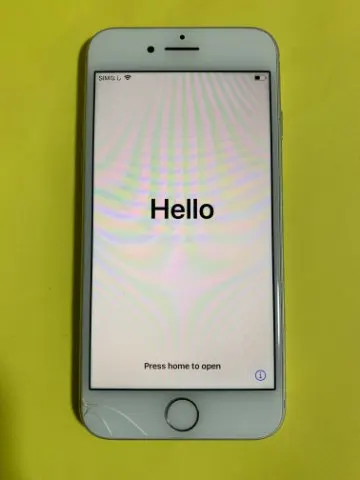 iPhone8 64GB シルバー　赤ロムの画像（0）
