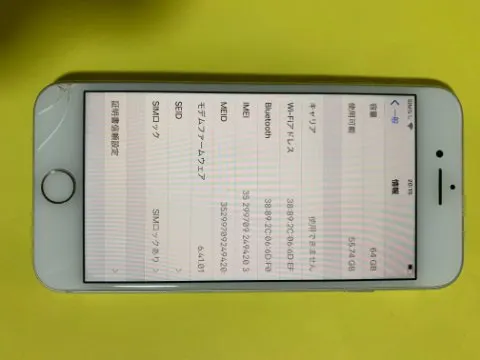 iPhone8 64GB シルバー　赤ロムの画像（3）