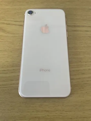 au iPhone8 256GB ゴールド バッテリー容量61% 利用制限×の画像（1）