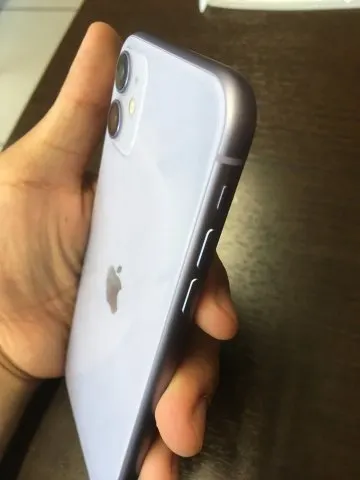 iPhone11 128GB 紫　purpleの画像（2）