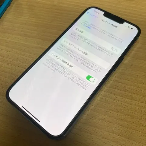 赤ロム iPhone13Pro 128GB バッテリーの状態100%の画像（2）