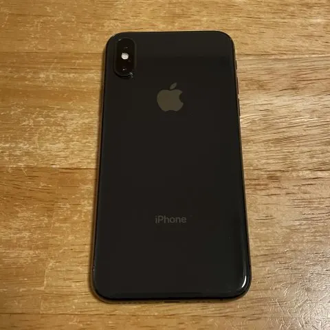 iPhone xs 64GB スペースグレーの画像（1）