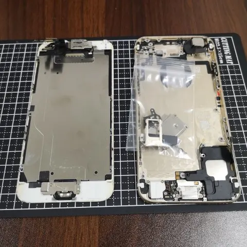 iPhone 6 水没品 ネジなど部品取り用の画像（0）