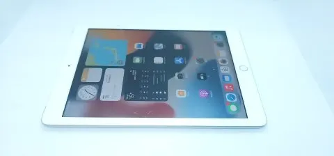 iPad 第6世代 128GB SBM系判定×の画像（0）