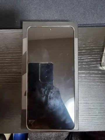 Galaxy s21 au版 256GB simロック解除済み 赤ロムの画像（0）