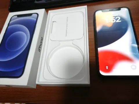 iPhone 12 mini 【128GB】 ブラック/美品/SIMフリー/赤ロム/DocomoSIM等使用可の画像（0）