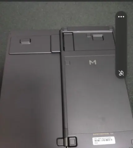 早い者勝ち！docomo ZTE M Z-01K 二画面スマホ 美品 利用制限△の画像（2）