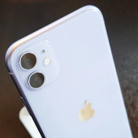 iPhone11 docomo 128GB パープル 赤ロムの画像（0）