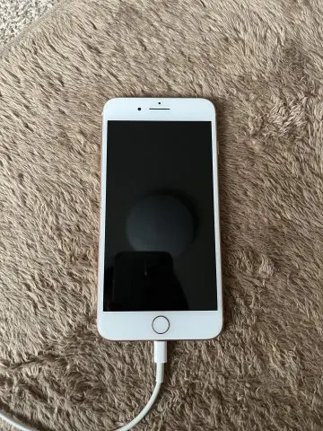iPhone8plus赤ロムの画像（0）