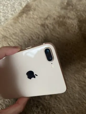iPhone8plus赤ロムの画像（3）