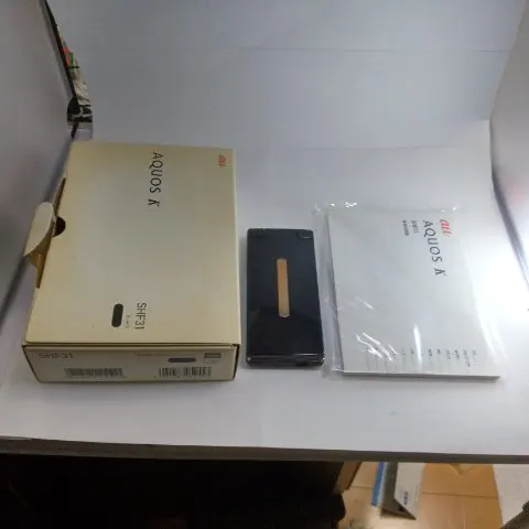 au AQUOS K SHF31 利用制限ｘ 通電確認済みの画像（0）