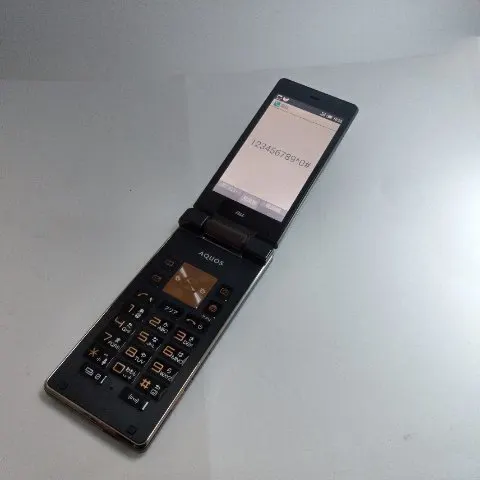 au AQUOS K SHF31 利用制限ｘ 通電確認済みの画像（1）