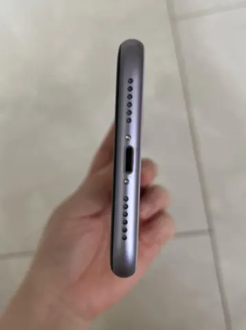 iPhone 11 パープル 64GB SIMロック解除済 auの画像（4）
