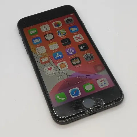 iPhone8 画面割れ ホームボタン操作×の画像（0）