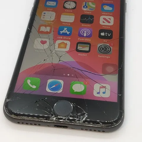 iPhone8 画面割れ ホームボタン操作×の画像（1）