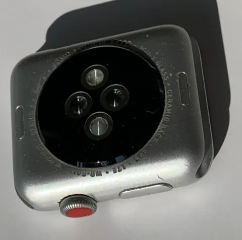 Apple Watch Series 3 GPS + Cellular 42mmの画像（3）