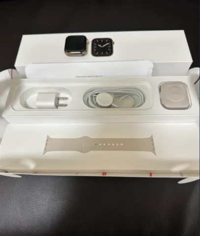 Apple Watch 5 ゴールドステンレス44㎜の画像（0）