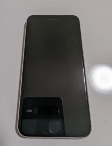 iPhoneSE iPhone　SE 第2世代　128 美品　きれい　ケース付きの画像（1）