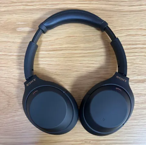 【美品】Sonyワイヤレスヘッドホン WH-1000XM4 ブラックの画像（1）