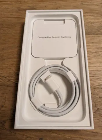 iPhone SE (第3世代) スターライト 64 GB Softbankの画像（1）