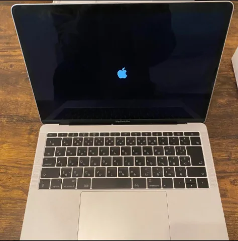 MacBook Pro 2017 13インチ　256GB 箱　ACアダプター付きの画像（0）