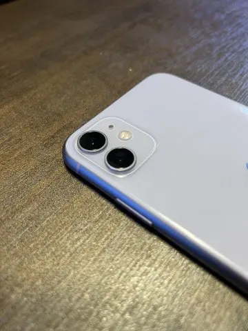 iPhone 11 128GB 赤ロムの画像（1）