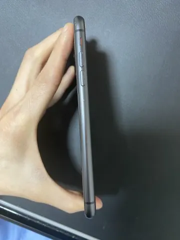iPhone11 128GB 赤ロムの画像（1）