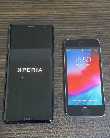 Xperia XZ3 SOV39 + iPhone5s ME338J/Aの画像（0）