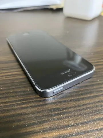 Xperia XZ3 SOV39 + iPhone5s ME338J/Aの画像（4）