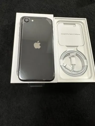 iPhone SE 第2世代　64GB Black simフリー 新品未使用品　判定△の画像（1）