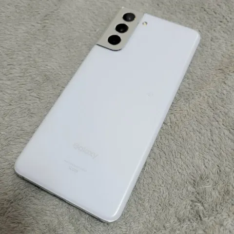 【SIMロック解除済み】赤ロムGalaxyS21ファントムホワイト 極美品の画像（1）