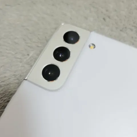【SIMロック解除済み】赤ロムGalaxyS21ファントムホワイト 極美品の画像（2）