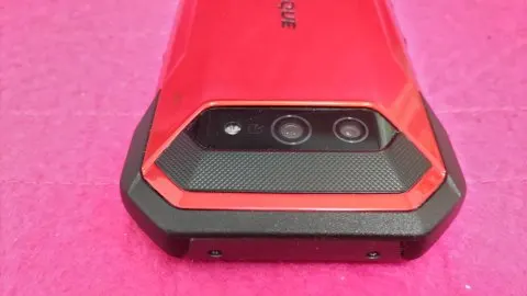 au TORQUE 5G 美品 赤ロム シムロック解除済の画像（1）