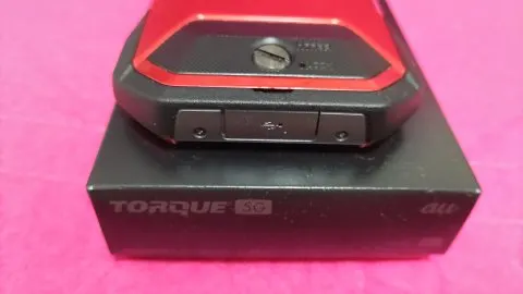 au TORQUE 5G 美品 赤ロム シムロック解除済の画像（3）