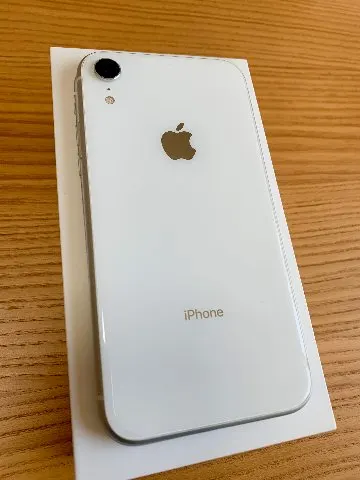 美品 Apple iPhone XR White 64GB バッテリー状態：88% 赤ロム / 本体 ホワイト 白の画像（1）