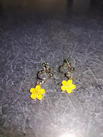 イヤリング花黄色の画像（0）