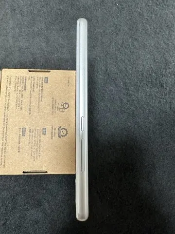 Liberio S10 901ZT ホワイト　simフリー  美品の画像（4）