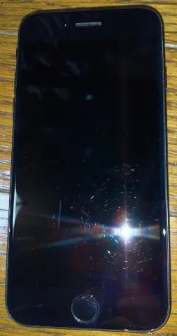 赤ロム au iPhone SE 第2世代（SE2） 64GBの画像（0）