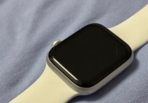 Apple Watch アップルウォッチ SE2 GPS サイズ44の画像（0）