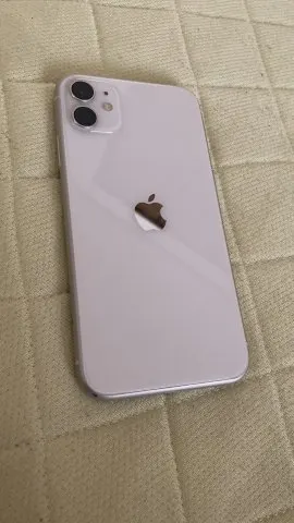 iPhone 11 64GB ホワイト　au版SIMフリーの画像（1）