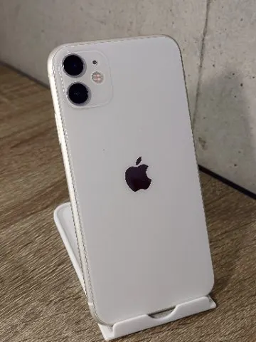 iPhone 11  64 GB  SIMロック解除済み　スマホの画像（1）