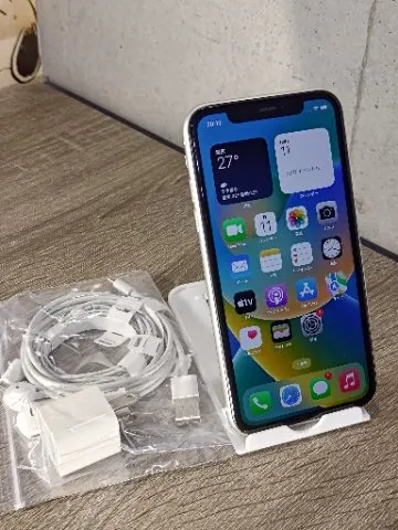 iPhone 11  64 GB  SIMロック解除済み　スマホの画像（3）