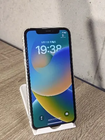 iPhone 11  64 GB  SIMロック解除済み　スマホの画像（2）