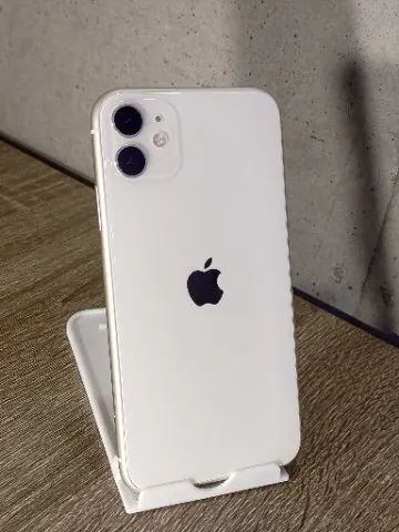 iPhone 11  64 GB  SIMロック解除済み　スマホの画像（3）
